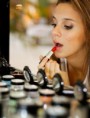 /album/galeria/mujer-maquillandose-jpg/